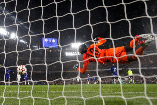 벤제마의 헤딩골이 터지고 있다. 런던|AFP 연합뉴스