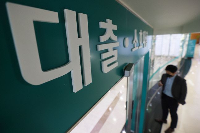 서울의 한 은행 대출 상담 창구. 사진|연합뉴스