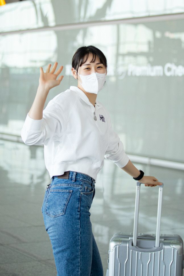 강이슬이 지난 17일 인천국제공항을 통해 미국으로 출국했다. 사진제공 | WKBL