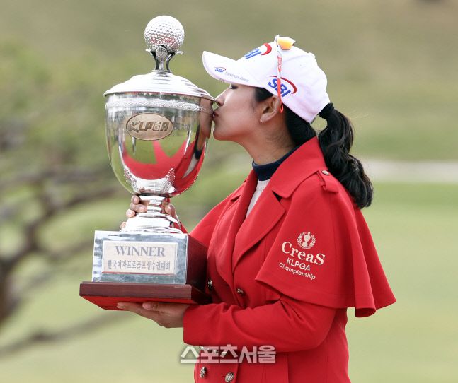 김아림이 우승트로피를 들고 기뻐하고 있다. 포천 = 이주상기자 rainbow@sportsseoul.com