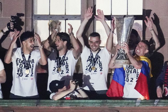 유로파리그 정상에 오른 프랑크푸르트. AP연합뉴스