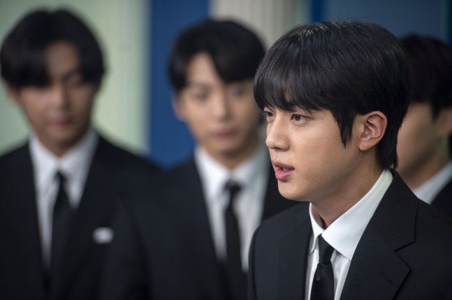 그룹 방탄소년단이 5월31일(현지시간)조 바이든 미국 대통령의 초청으로 미국 워싱턴의 백악관을 방문, 면담에 앞서 반 아시아 증오 범죄 문제에 대한 기자회견을 가졌다. 워싱턴 | UPI 연합뉴스