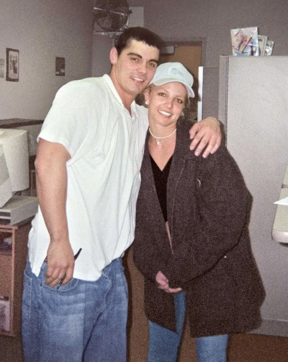 팝스타 브리트니 스피어스(오른쪽)와 첫번째 남편 제이슨 알렉산더. 출처 | 스플래쉬닷컴