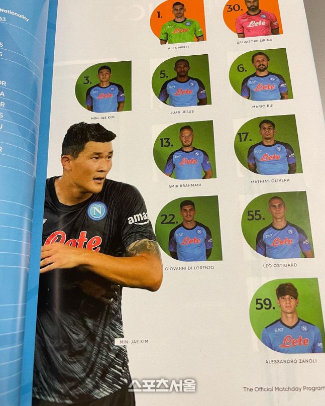 매치 매거진 나폴리 선수단 소개 페이지에 메인 모델로 등장한 김민재. 글래스고 | 장영민 통신원