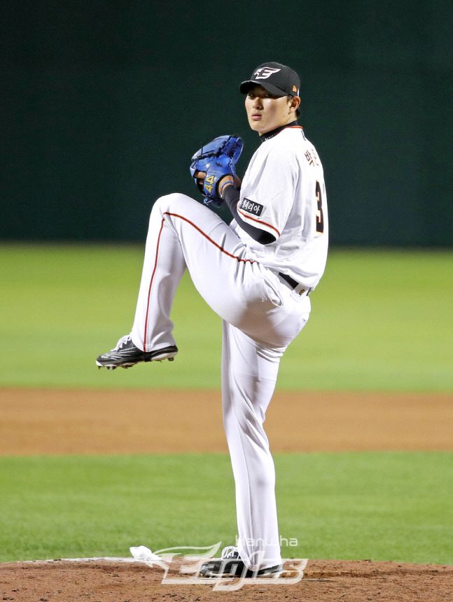 한화 고졸신인 박준영이 2일 대전 한화생명이글파크에서 열린 KIA와 홈경기에서 선발 데뷔전을 치렀다. 사진제공 | 한화이글스