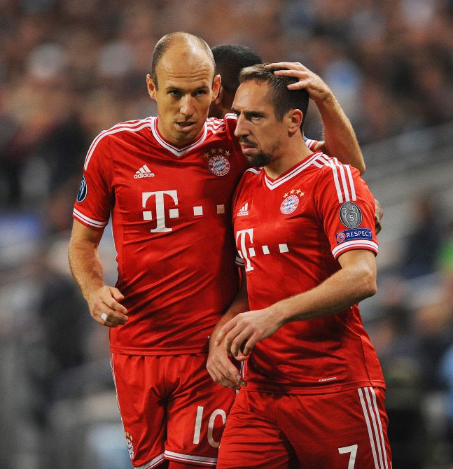 지난 2013년 10월 바이에른 뮌헨 시절의 프랑크 리베리(오른쪽). 왼쪽은 아르옌 로번.EPA 연합뉴스