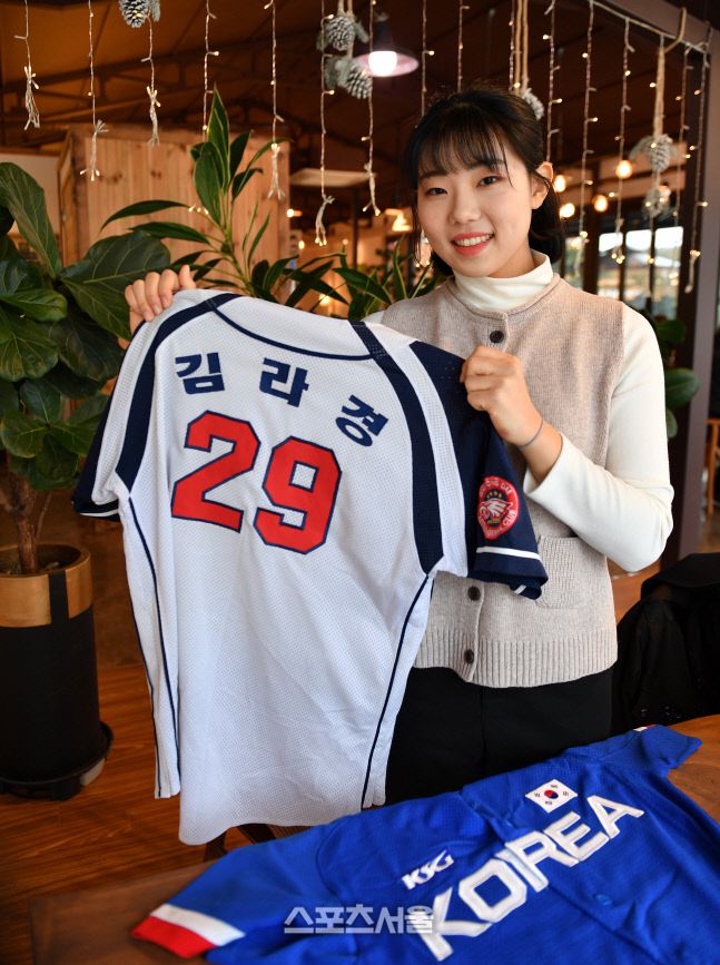 2019년 당시 김라경이 스포츠서울과 인터뷰에 앞서 포즈를 취하고 있다.  강영조기자 kanjo@sportsseoul.com