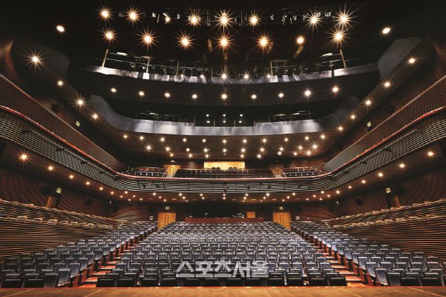 강동아트센터 대극장 사진 | 강동문화재단