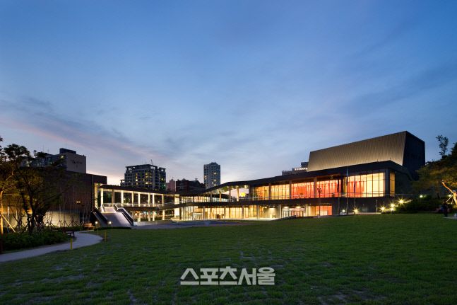 강동아트센터 전경 사진 | 강동문화재단