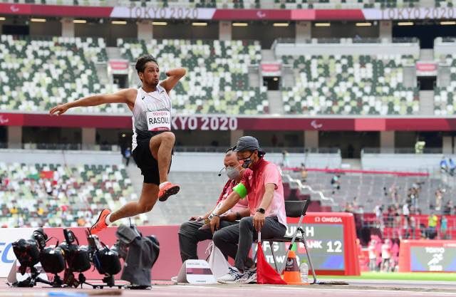 2020 도쿄 패럴림픽대회 육상 멀리뛰기(F47) 경기에 출전한 아프가니스탄 호사인 라소울리. 사진|도쿄패럴림픽공동취재단