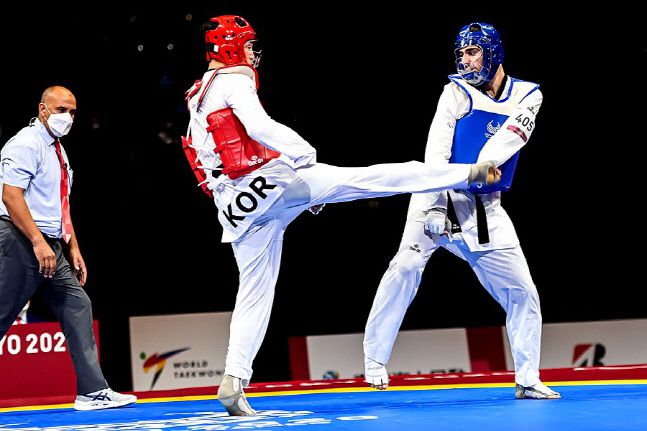 도쿄 패럴림픽 남자 -75kg 동메달 결정전에서 주정훈(왼쪽). 제공 | 세계태권도연맹