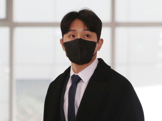 지난 12일 성남시청 빙상코치직 면접을 위해 시청에 나타난 빅토르 안. 연합뉴스