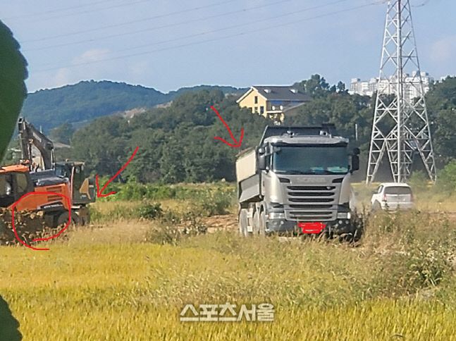 화성시 양감면 신왕리 744-1번지 일대 A 골재업체가 석재·골재폐수처리오니 폐기물을 농지에 투기 하고 있었다.│사진=장관섭기자