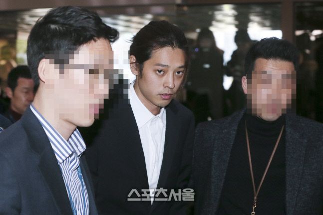 가수 정준영이 지난 2019년 3월 승리 등이 소속된 단톡방에서 불법 촬영된 성관계 영상을 유포한 혐의로서울지방경찰청 광역수사대에 출석하고 있다. 최승섭기자 thunder@sportsseoul.com