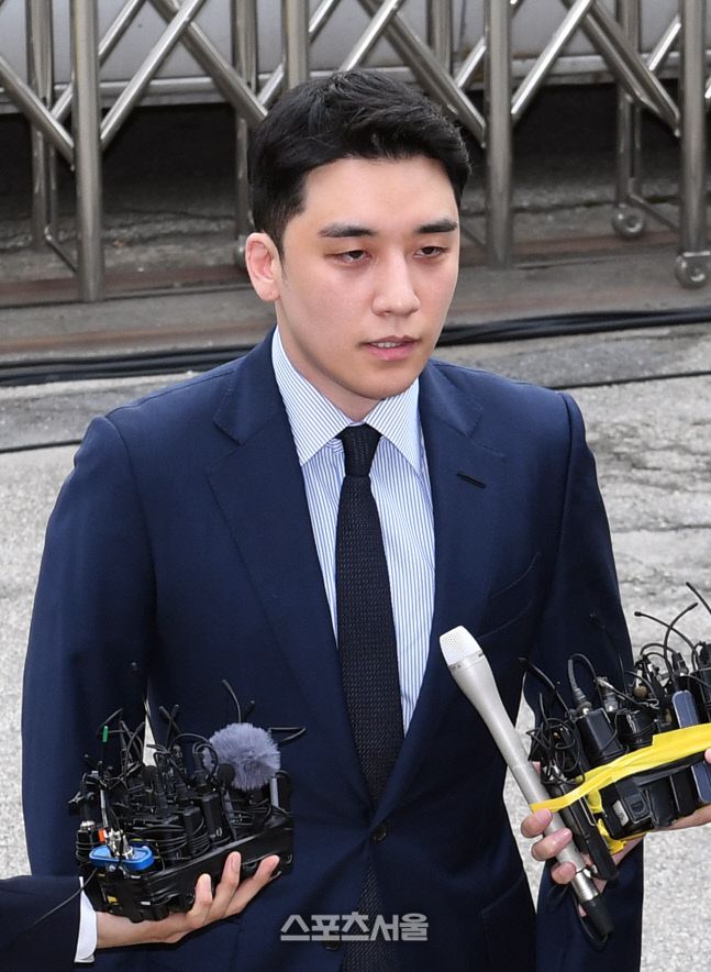 지난 2019년 8월 승리가 서울 중랑구 서울지방경찰청 지능범죄수사대로 출석하면서 심경을 밝히고 있다. 박진업기자 upandup@sportsseoul.com