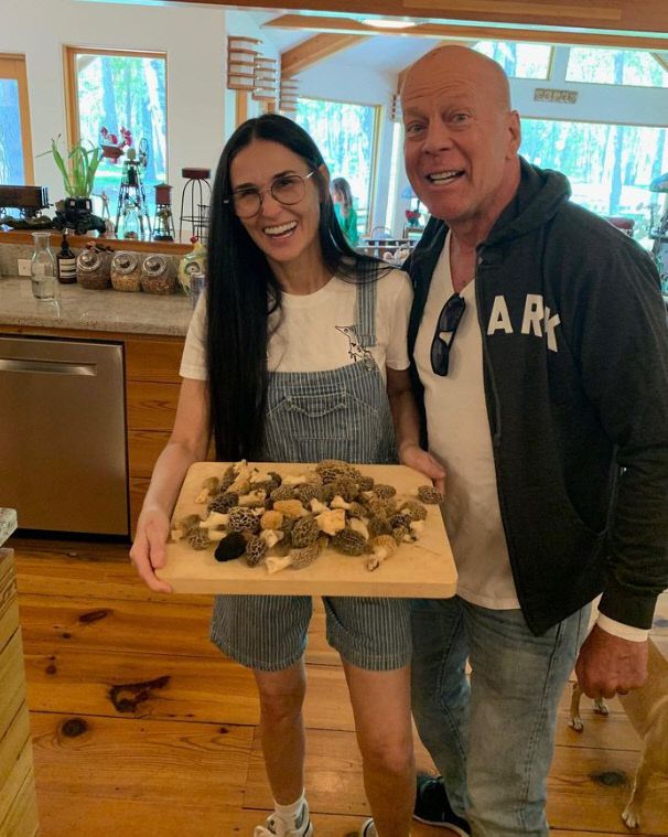 배우 브루스 윌리스(오른쪽)과 데미 무어. 출처 | 데미무어 채널