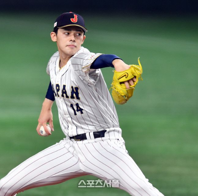 일본 WBC 대표팀 사사키 로키가 11일 도쿄돔에서 열린 2023 WBC 예선 B조 체코전에 선발 등판해 역투하고 있다. 도쿄 | 강영조기자 kanjo@sportsseoul.com