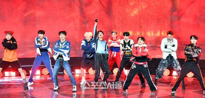 10인조 보이그룹 싸이커스(XIKERS)가 29일 상암 프리즘타워에서 데뷔 쇼케이스를 열고 힘차게 세상을 향한 첫발을 내딛었다.  상암 | 강영조기자 kanjo@sportsseoul.com