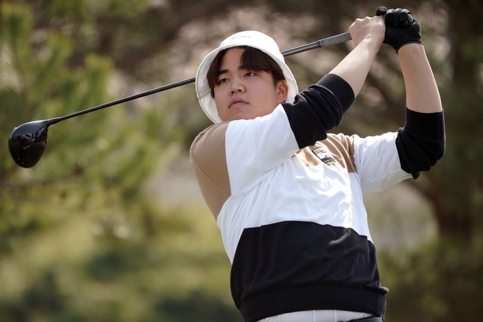 장유빈이 29일 솔라고CC에서 열린 스릭슨투어 개막전에서 티샷하고 있다. 사진제공 | 던롭스포츠코리아