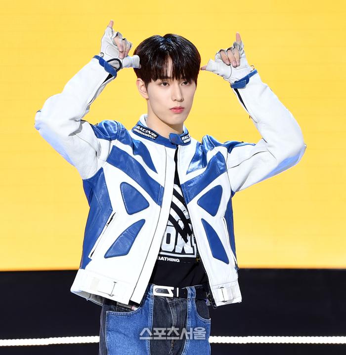 10인조 보이그룹 싸이커스(XIKERS) 진식이 29일 상암 프리즘타워에서 데뷔 쇼케이스를 열고 힘차게 세상을 향한 첫발을 내딛었다.  상암 | 강영조기자 kanjo@sportsseoul.com