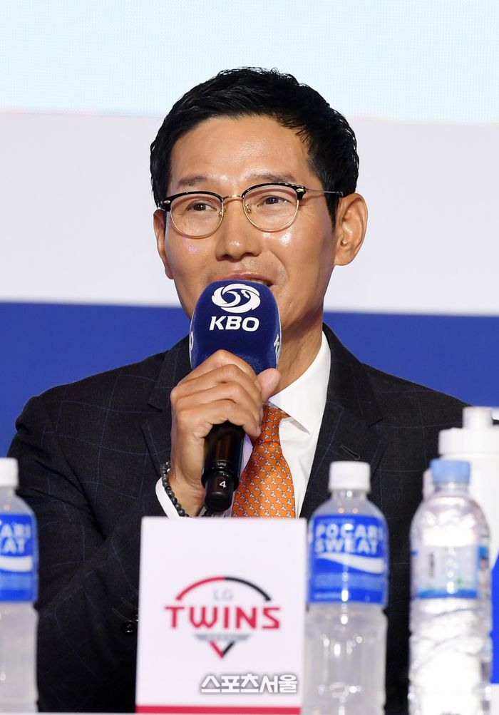 LG 트윈스 염경엽 감독이 30일 서울 용산구 그랜드하얏트서울호텔에서 진행된 2023 KBO 미디어데이 행사에서 출사표를 밝히고 있다. 2023. 3. 30. 박진업기자 upandup@sportsseoul.com