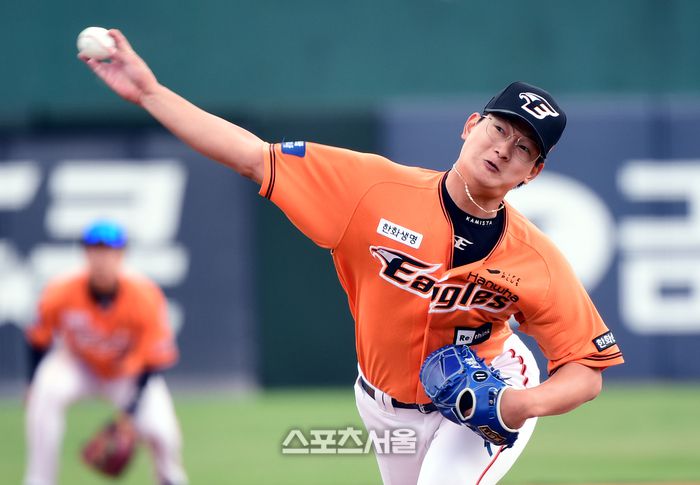 한화 투수 김서현이 26일 사직야구장에서 열린 KBO리그 시범경기 롯데와 경기 7회 역투하고 있다. 2023. 3. 26.사직 | 최승섭기자 thunder@sportsseoul.com