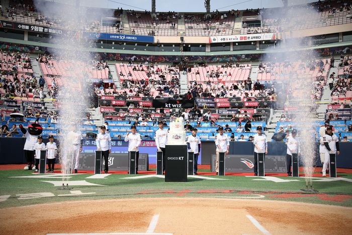 4월 1일 수원KT위즈파크에서 열린 KT 창단 10주년 기념행사 모습. 제공 | KT 위즈