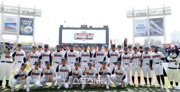 두산곰 수장 이승엽 감독 선수들과 화이팅~