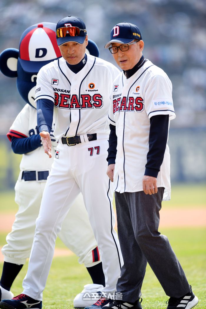 시구자 전 김인식 감독 에스코트