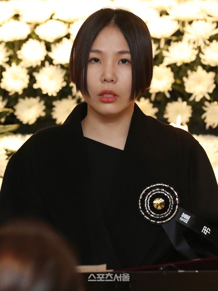 가수 알리가 11일 서울 동작구 중앙대학교병원 장례식장에서 故 가수 현미의 영결식에서 추도사를 하고 있다. 사진공동취재단