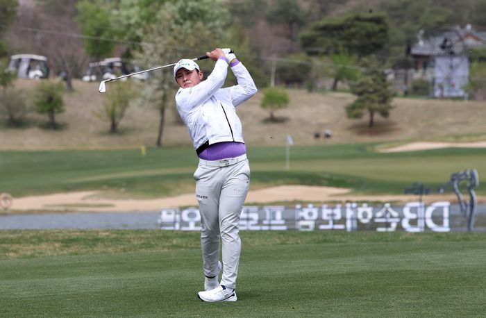 서요섭이 13일 춘천 라비에벨CC에서 열린 KPGA 코리안투어 시즌 개막전 DB손해보험 프로미오픈 1라운드에서 샷하고 있다. 사진제공 | KPGA