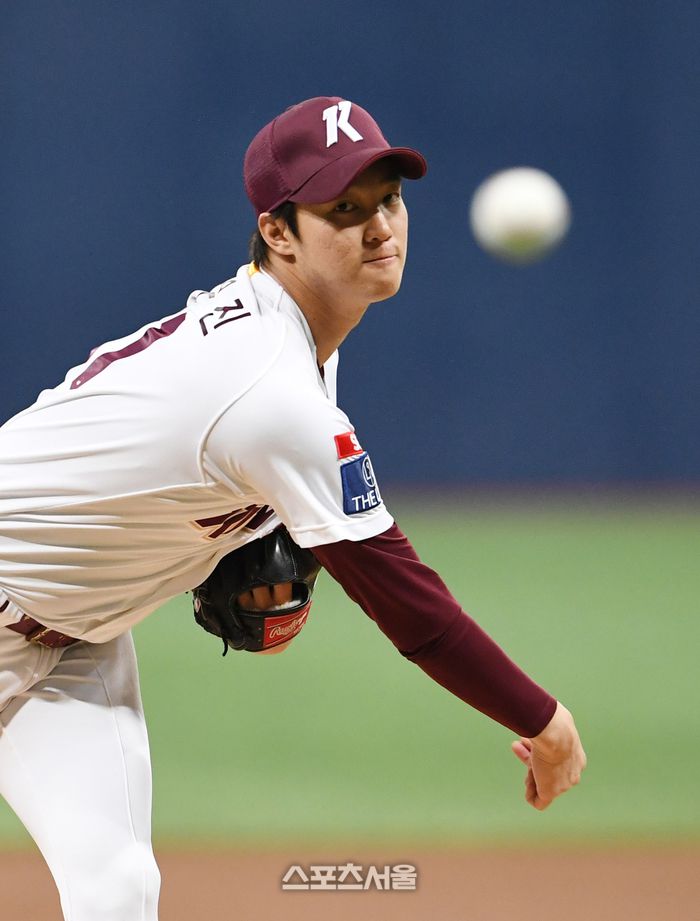 키움 히어로즈 안우진이 25일 고척스카이돔에서 열린 2023 KBO리그 KT 위즈와 경기에 선발 등판해 힘차게 공을 던지고 있다. 2023. 4. 25. 고척 | 박진업기자 upandup@sportsseoul.com