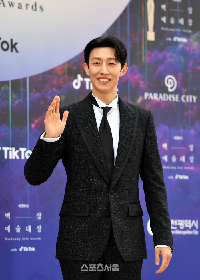 [포토]우영우도 왔죠? ‘백상예술대상’ 강기영