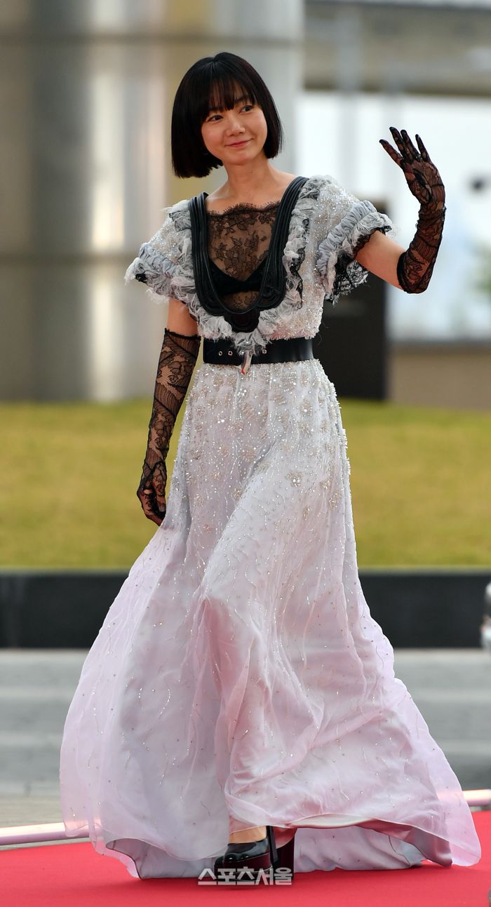 [포토]‘눈길 사로잡는 의상’ 백상예술대상 배두나