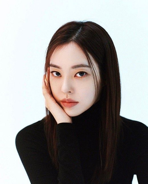 배우 윤박과 결혼을 앞둔 모델 김수빈. 제공 | 케이플러스홀딩스김수빈 개인 채널