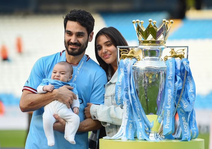 일카이 귄도안과 가족들. 맨체스터|EPA 연합뉴스