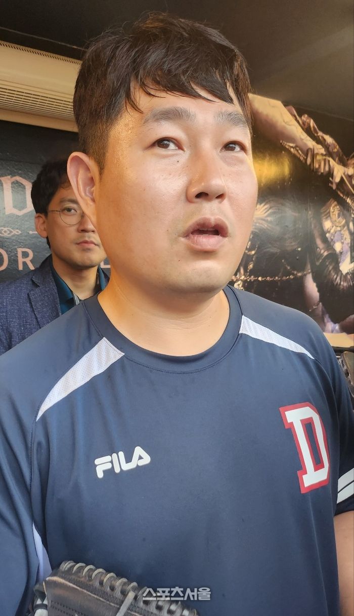 양의지가 30일 창원NC파크에서 열리는 2023 KBO리그 NC와 경기를 앞두고 취재진을 만나 인터뷰를 하고 있다. 창원=김민규 기자 kmg@sportsseoul.com