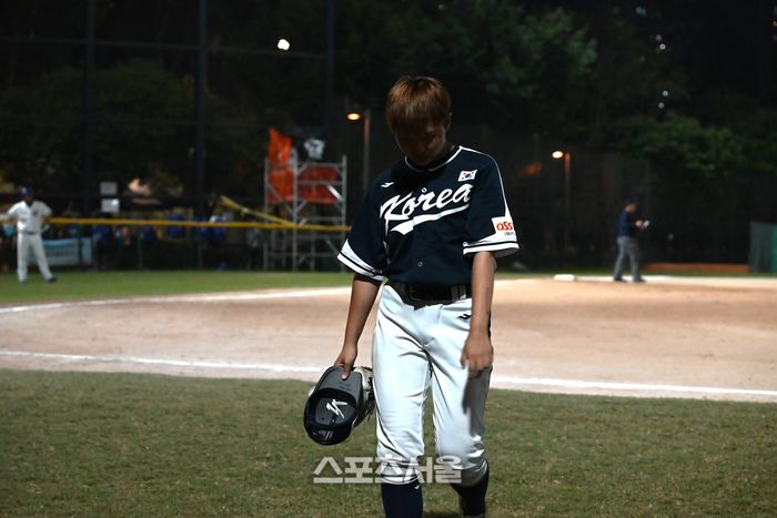 대한민국 야구 국가대표 박민성이 4회 강판하며 눈물을 흘리고 있다. 람틴(홍콩) | 황혜정기자. et16@sportsseoul.com
