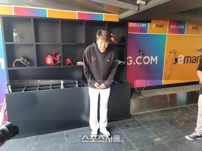 SSG 김광현이 1일 인천SSG랜더스필드에서 열린 2023 KBO리그 삼성전에 앞서 WBC 음주 논란에 대해 공식 사과했다. 사진 | 문학=김동영기자 raining99@sportsseoul.com