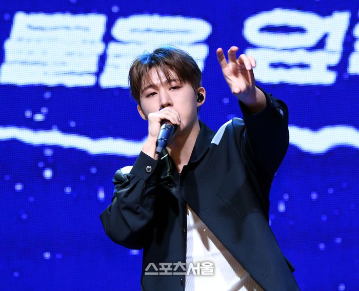 가수 비아이(B.I)가 1일 서울 마포구 신한플레이 스퀘어에서 열린 정규 2집 ‘투 다이 포’(TO DIE FOR) 발매 기념 미디어 쇼케이스에서 타이틀곡 ‘겁도 없이’를 부르고 있다. 2023. 6. 1.최승섭기자 thunder@sportsseoul.com