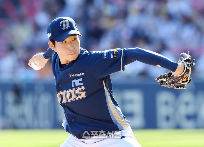 NC 다이노스 이재학이 4일 잠실구장에서 열린 2023 KBO리그 LG 트윈스와 경기에 선발 등판해 힘차게 공을 던지고 있다. 2023. 6. 4. 잠실 | 박진업기자 upandup@sportsseoul.com