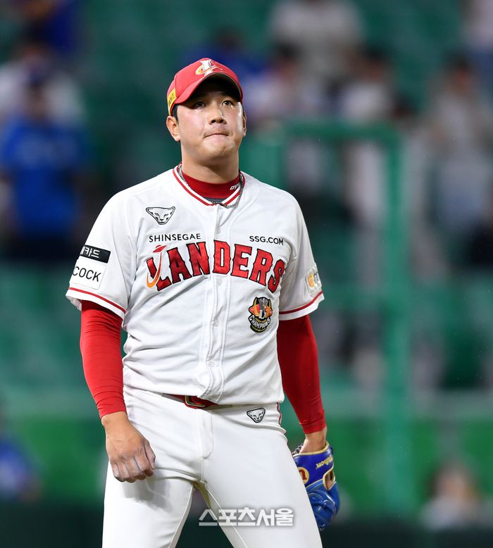 SSG 마무리 서진용이 5월30일 인천SSG랜더스필드에서 열린 2023 KBO리그 삼성전에서 9회초 경기를 끝낸 후 담담한 표정을 짓고 있다. 문학 | 강영조기자 kanjo@sportsseoul.com