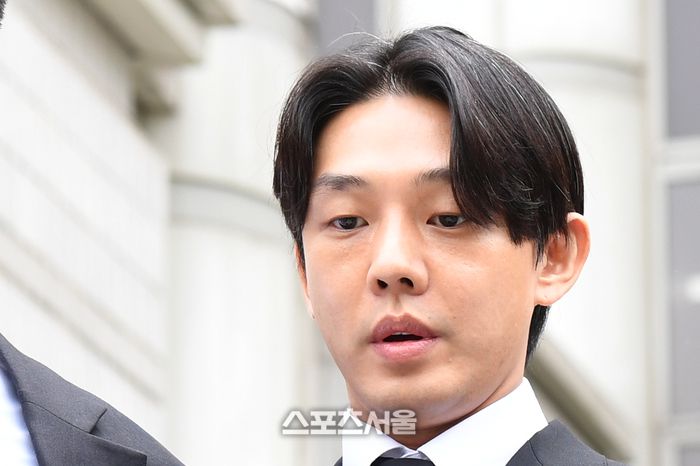 마약류관리법 위반 혐의로 구속영장이 청구된 배우 유아인이 11일 서울중앙지방법원에서 영장실질심사를 마친 뒤 호송차로 향하고 있다.  2023. 5. 24.박진업기자 upandup@sportsseoull.com