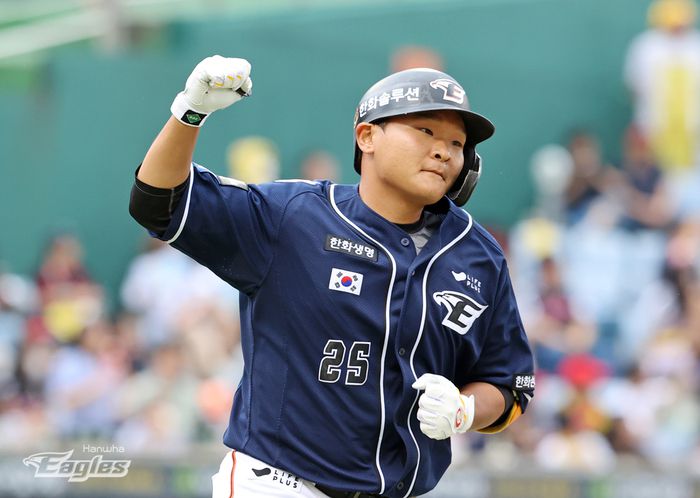 한화 김태연이 10일 대전 LG전에서 2점 홈런을 친 후 베이스를 돌고 있다. 제공 | 한화 이글스