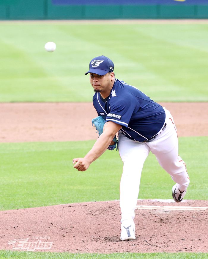 한화 리카르도 산체스가 10일 대전 LG전에서 투구하고 있다. 제공 | 한화 이글스