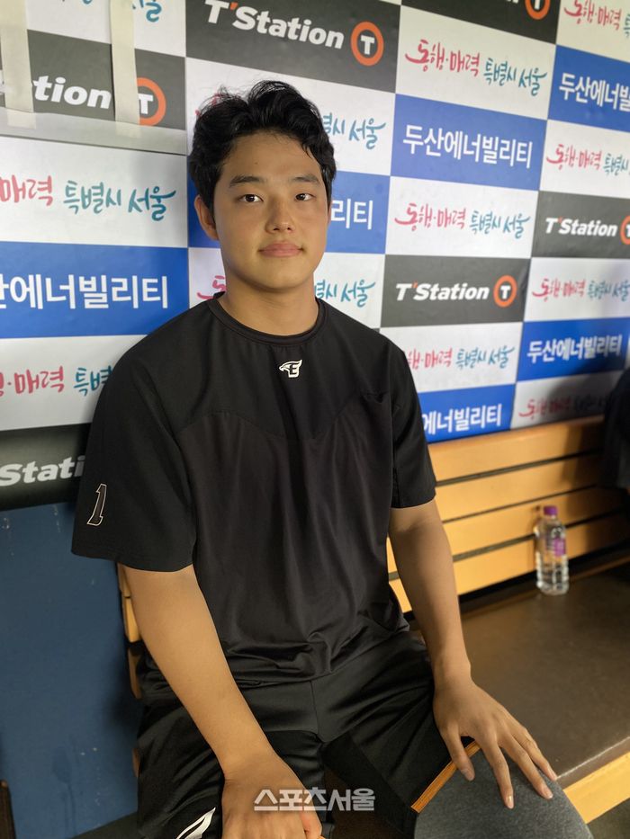 한화 문동주가 항저우 AG 명단이 발표되기 하루 전인 지난 8일 잠실구장에서 인터뷰에 임하고 있다. 당시에는 “AG은 크게 생각하지 않는다”고 했으나 9일 AG에 선발된 후 기쁘게 소식을 받아들이며 각오를 다졌다.  잠실 | 윤세호기자 bng7@sportsseoul.com