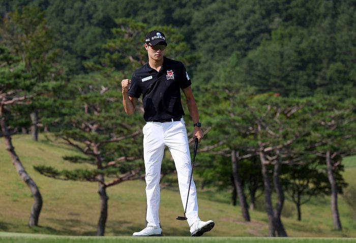 박준홍이 10일 양산 에이원CC에서 열린 KPGA 선수권대회 3라운드에서 버디를 잡은 뒤 주먹을 불끈쥐고 있다. 사진제공 | KPGA