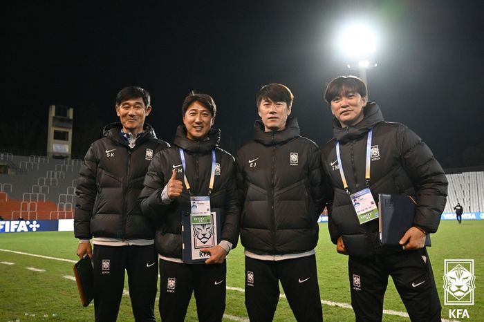 U-20 대표팀 코칭스태프. 왼쪽부터 차상광 코치, 이창현 코치, 김은중 감독, 김태민 코치.제공 | 대한축구협회