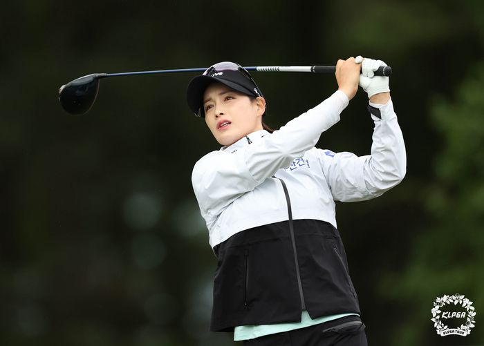 박결이 14일 제주 더시에나CC에서 열린 KLPGA투어 에버콜라겐·더시에나 퀸즈크라운 2라운드에서 샷하고 있다. 사진 | KLPGA