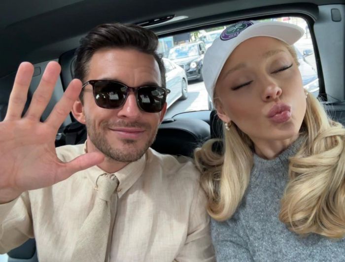 팝스타 아리아나 그란데(오른쪽)과 배우 조나단 베일리. 사진 | 그란데 채널